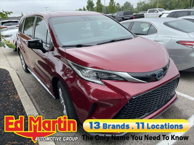 Certified 2021 Toyota Sienna XSE AWD/4WD image 1