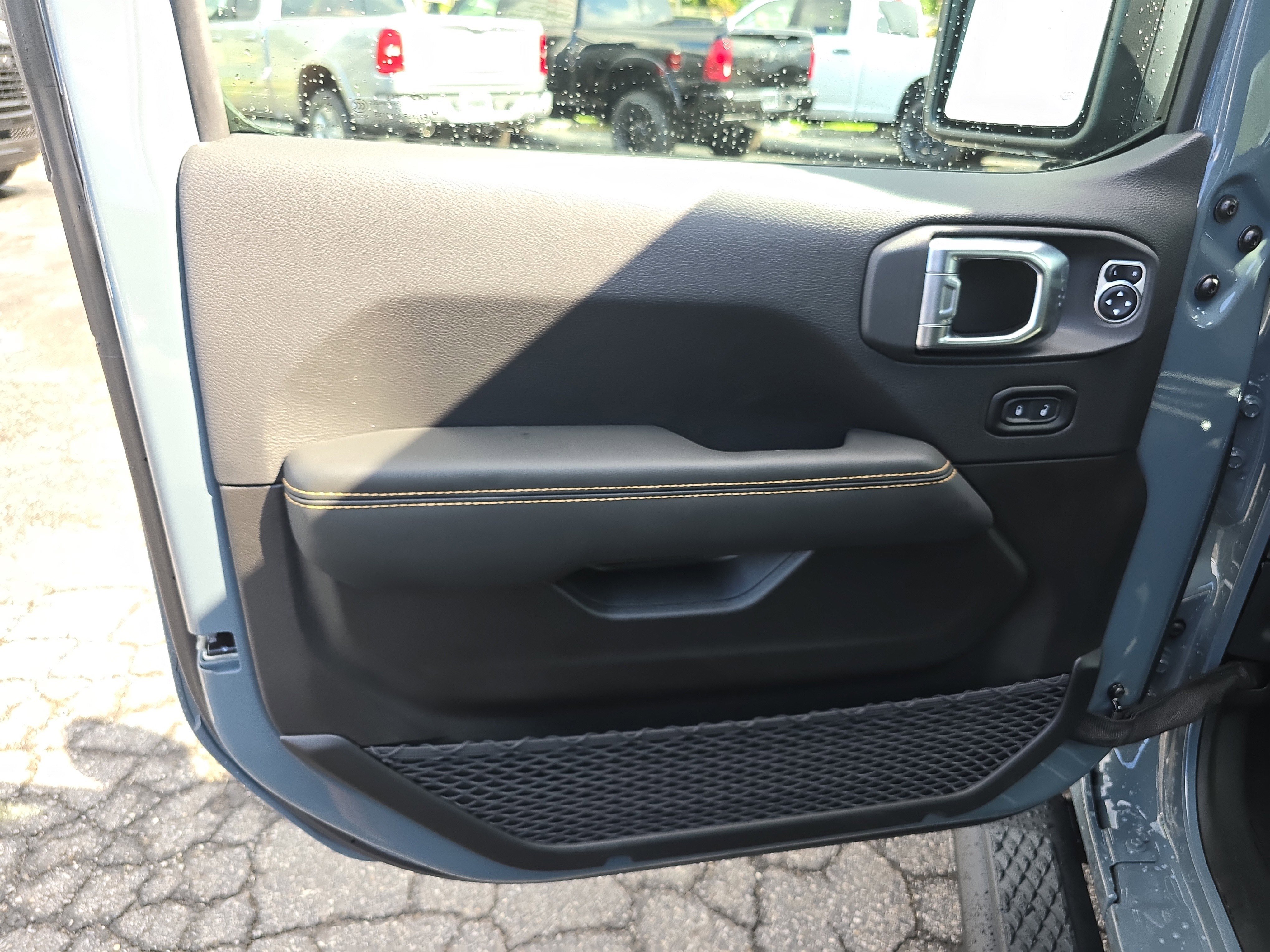 New 2025 Jeep Gladiator Sport w/ Premium Package image 14