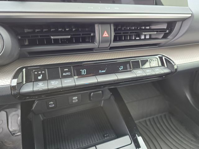 Used 2023 Toyota Prius XLE image 44