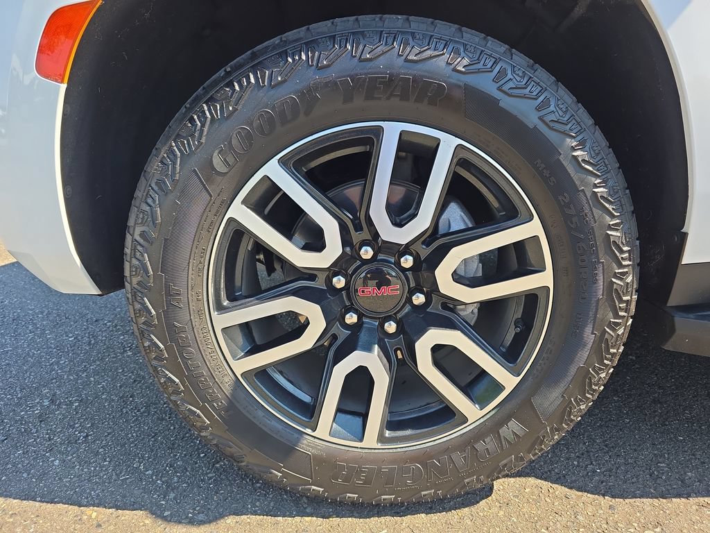 Used 2023 GMC Yukon AT4 AWD/4WD image 14