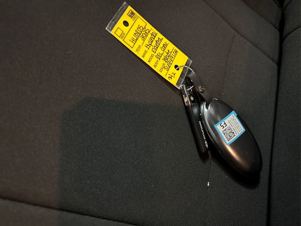 Certified 2025 Hyundai Elantra SEL image 39