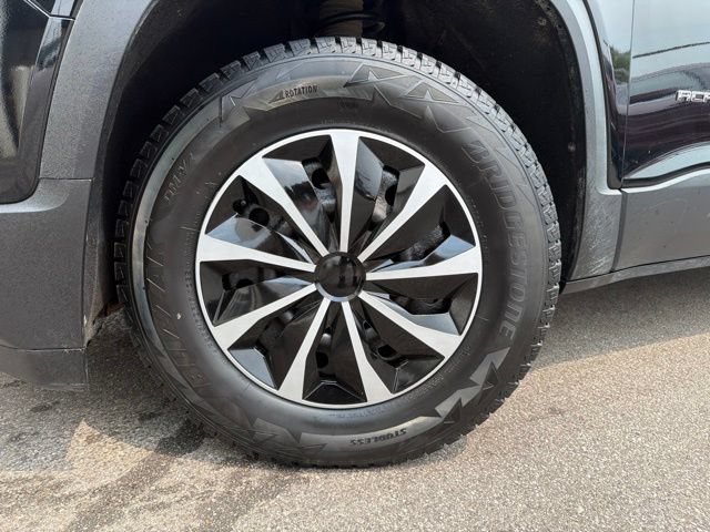 Used 2019 GMC Acadia SLE w/ LPO, Black Accent Package FWD image 9