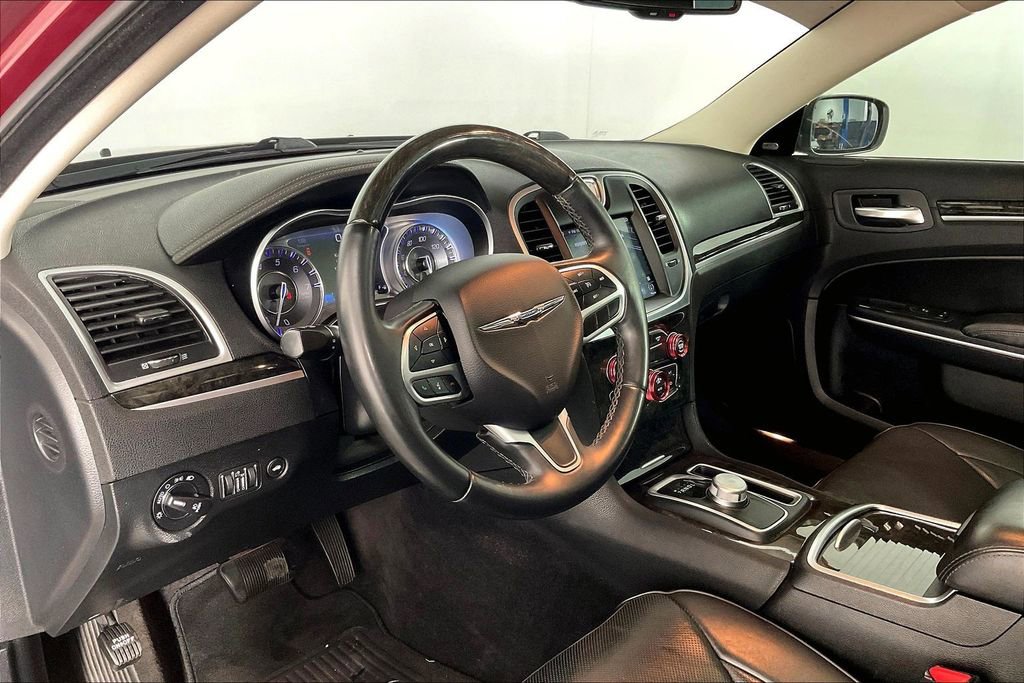 Used 2018 Chrysler 300 Limited AWD/4WD image 17