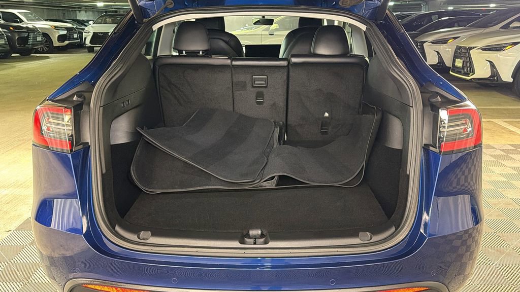 Used 2021 Tesla Model Y Standard Range image 12