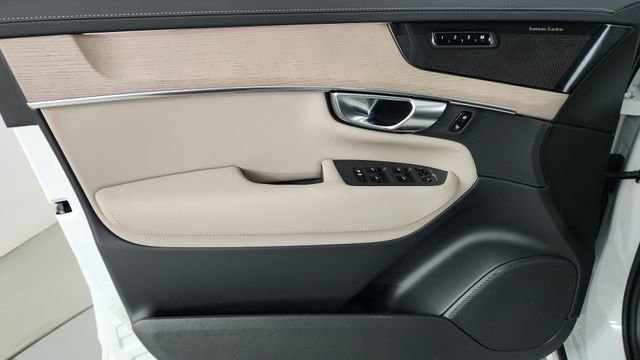Certified 2026 Volvo XC90 B6 Ultra w/ Protection Package AWD/4WD image 9