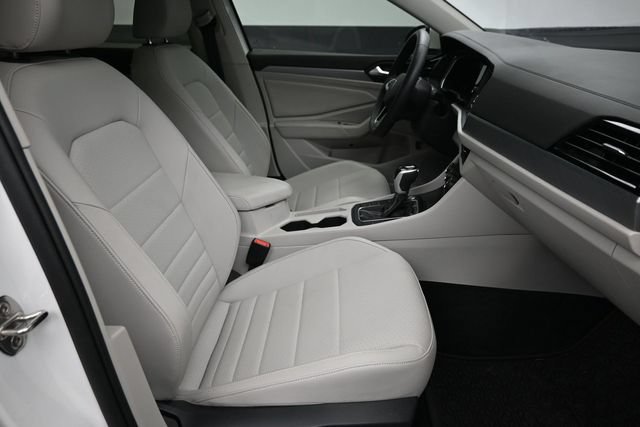 Used 2024 Volkswagen Jetta SE FWD image 12