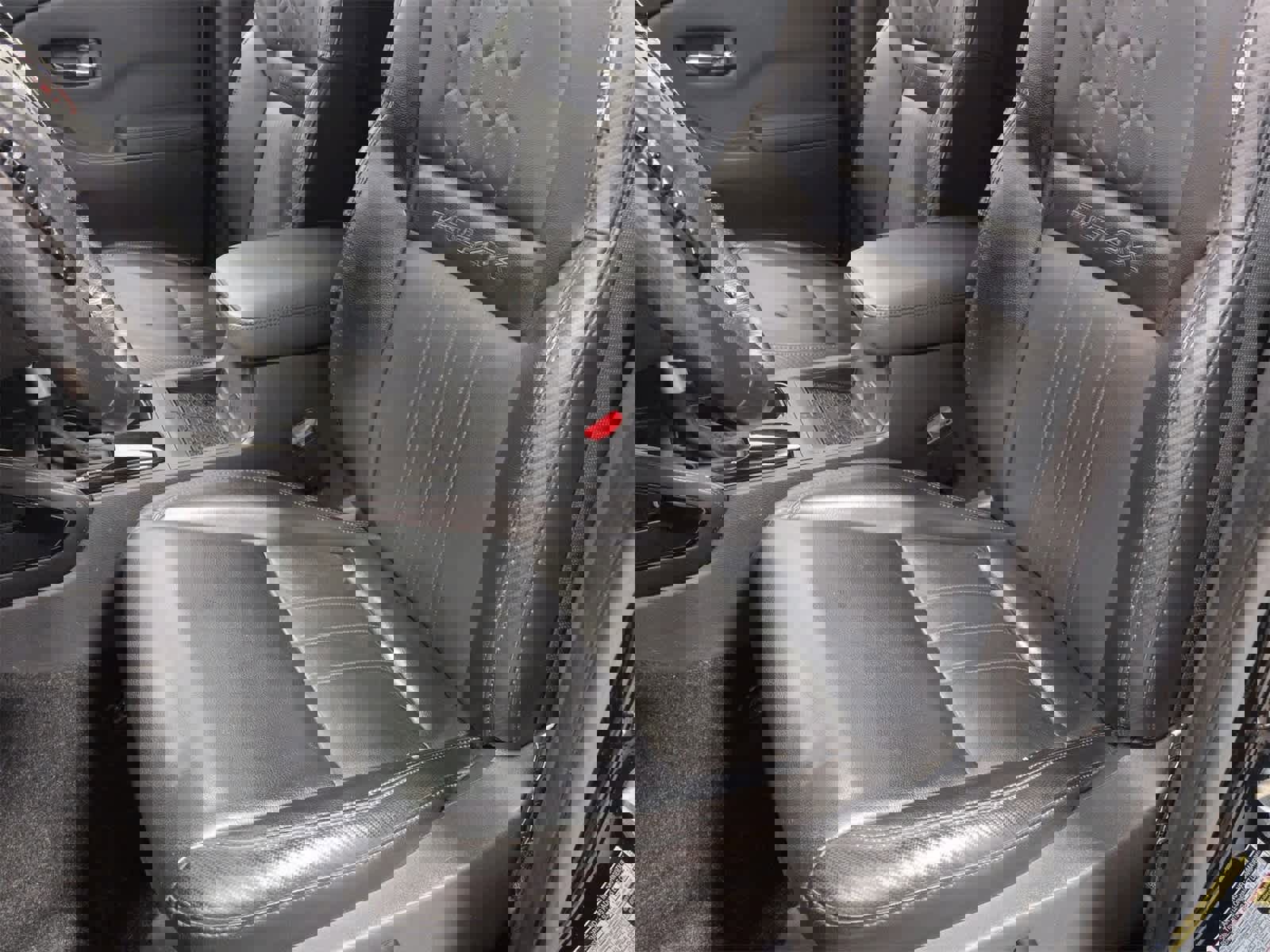 Used 2022 Nissan Frontier PRO-4X w/ Pro-4X Premium Package image 17