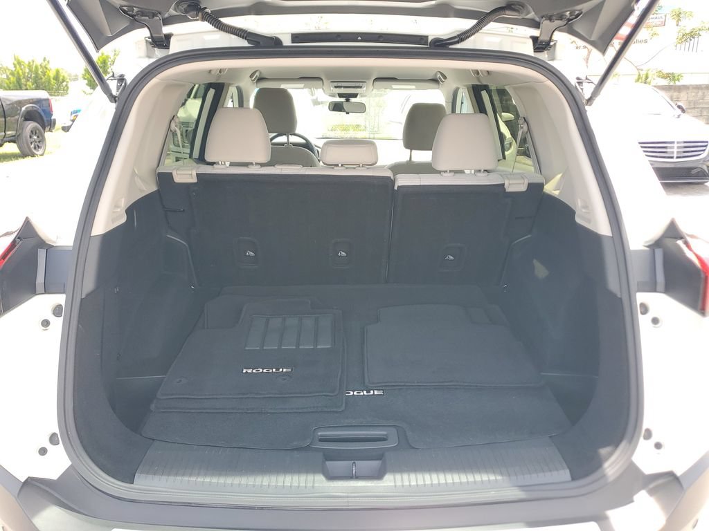 Used 2023 Nissan Rogue SV FWD image 7