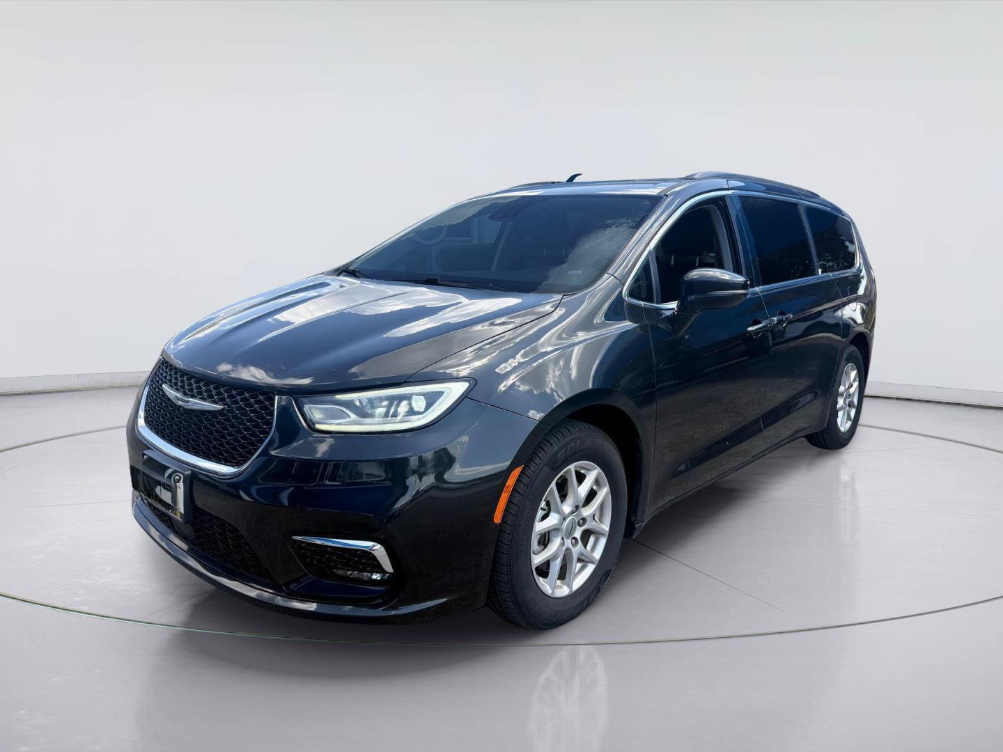Used 2022 Chrysler Pacifica Touring-L FWD image 7
