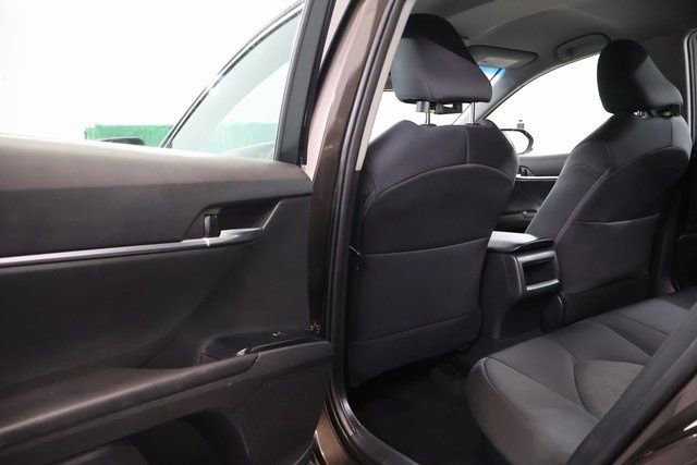 Used 2018 Toyota Camry LE image 27