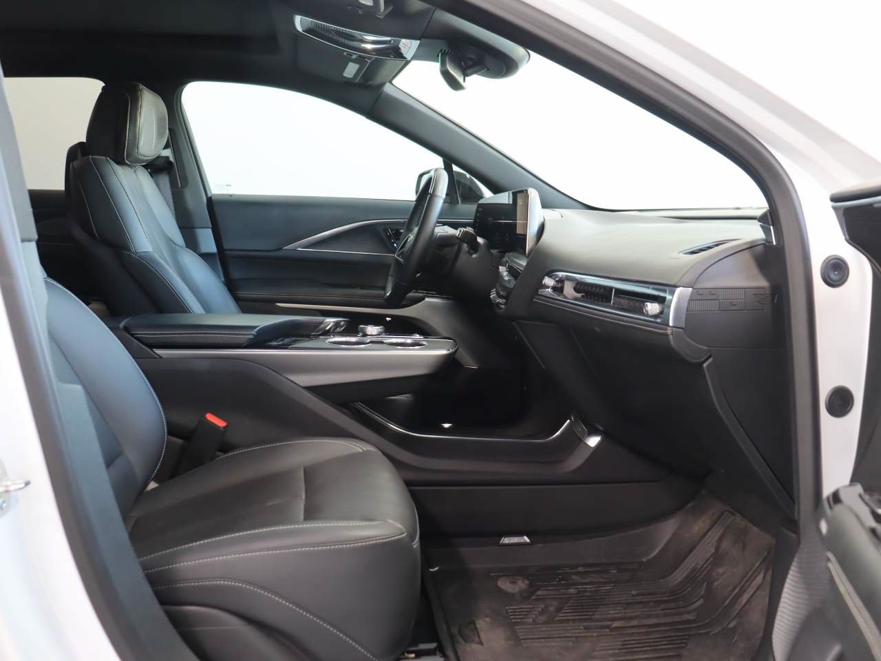 Certified 2024 Cadillac Lyriq Sport RWD image 19