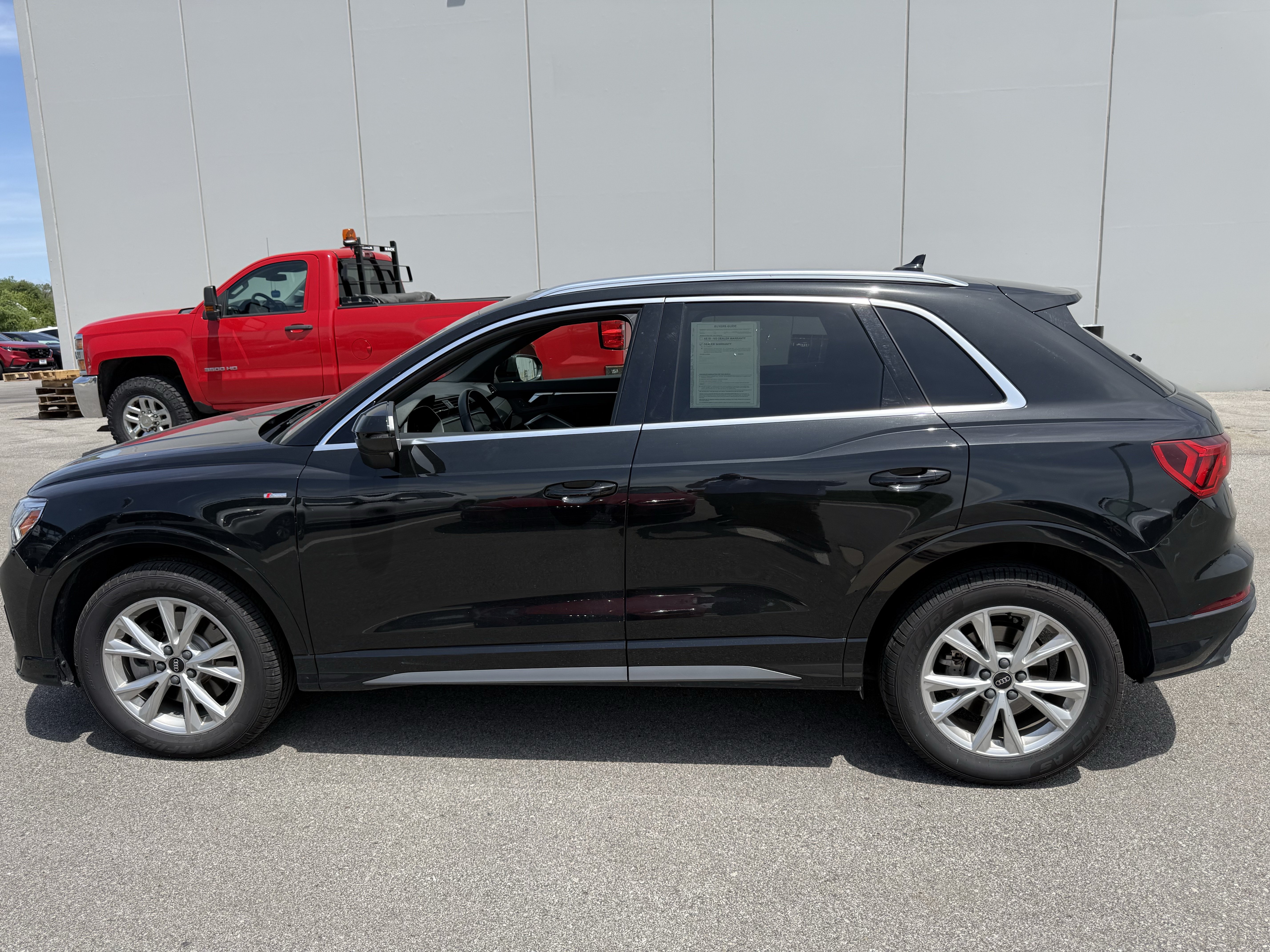 Used 2025 Audi Q3 2.0T Premium AWD/4WD image 2