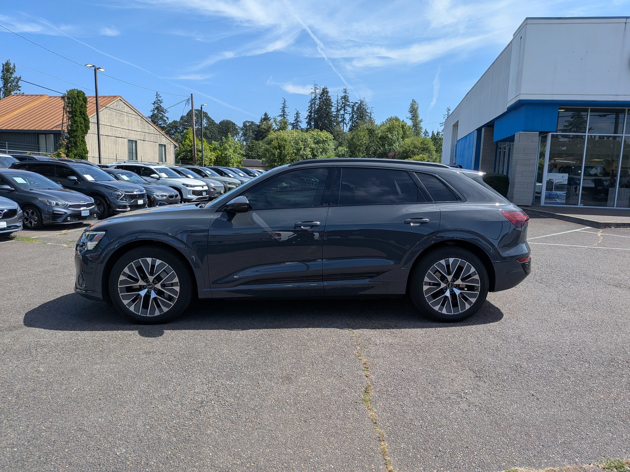 Used 2024 Audi Q8 e-tron Premium Plus w/ Prestige Package AWD/4WD image 2