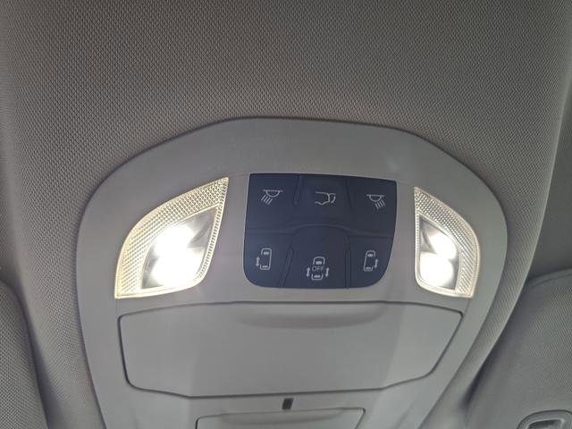 Used 2020 Chrysler Pacifica Touring-L w/ Advanced Safetytec Group FWD image 13
