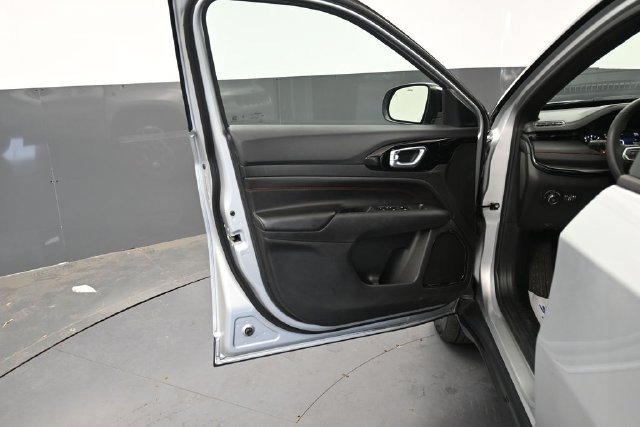 Used 2025 Jeep Compass Trailhawk AWD/4WD image 23
