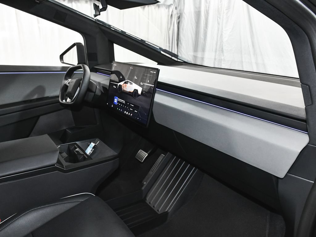 Used 2025 Tesla Cybertruck AWD Crew Cab image 63