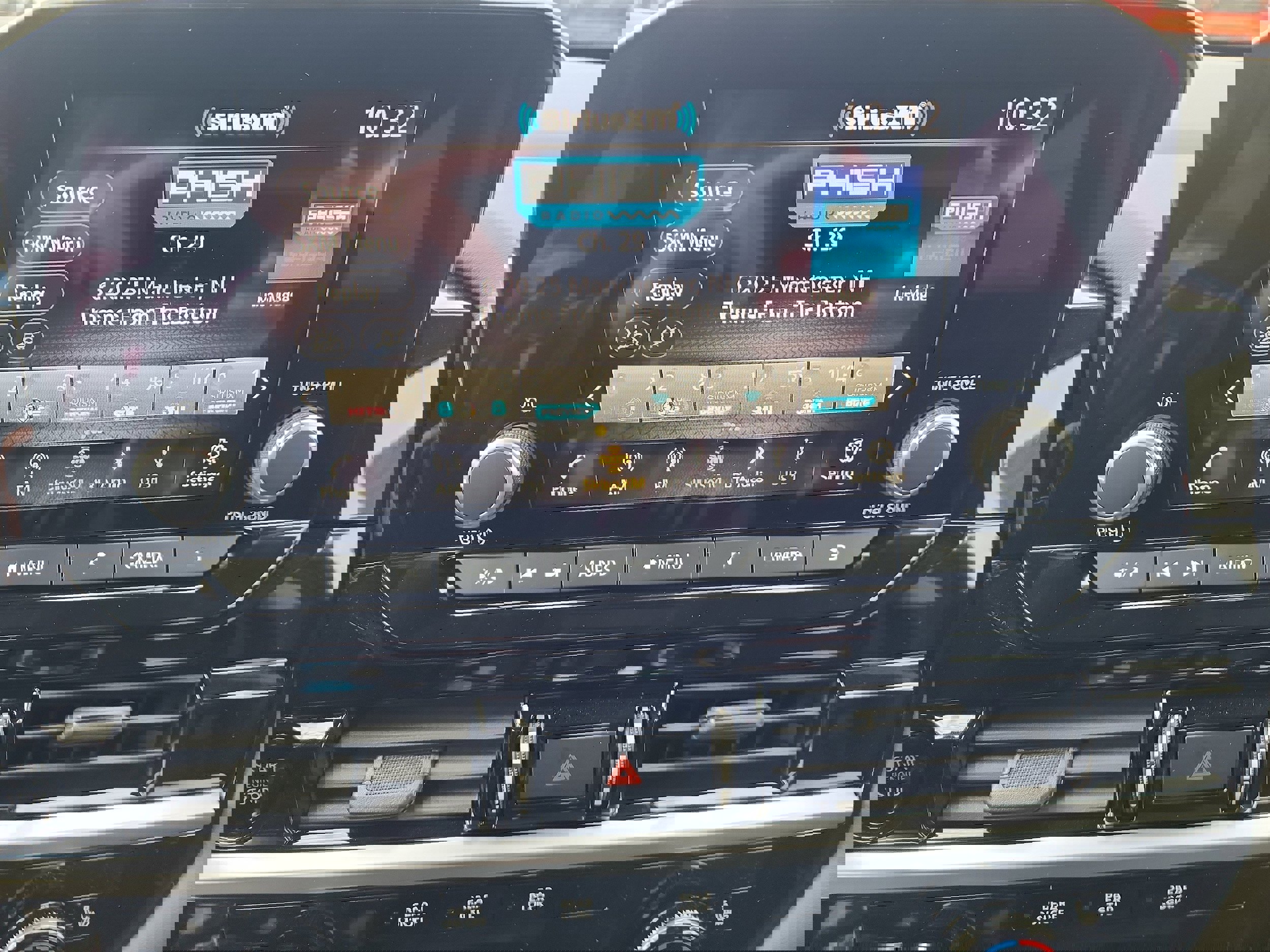 New 2025 Nissan Pathfinder SV w/ Black Appearance Package image 16