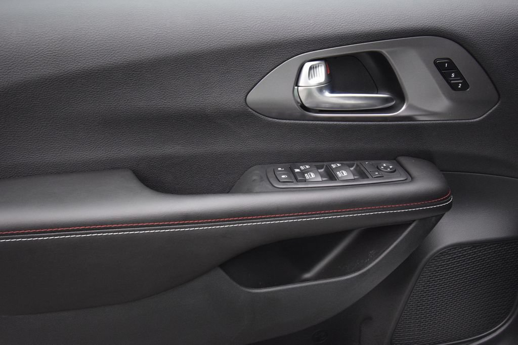 New 2027 Chrysler Pacifica Select FWD image 27