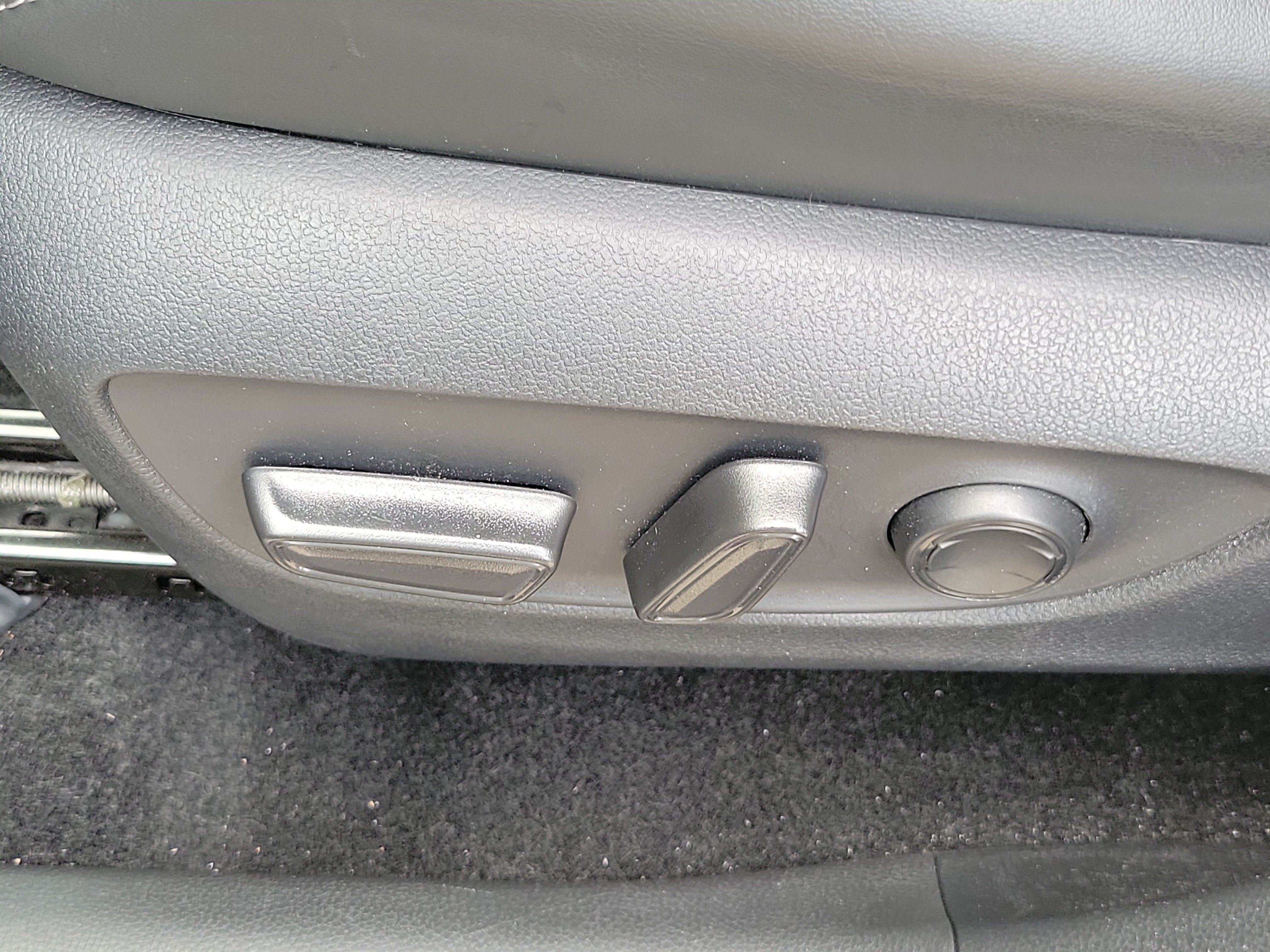 Used 2025 Toyota RAV4 XLE Premium FWD image 25