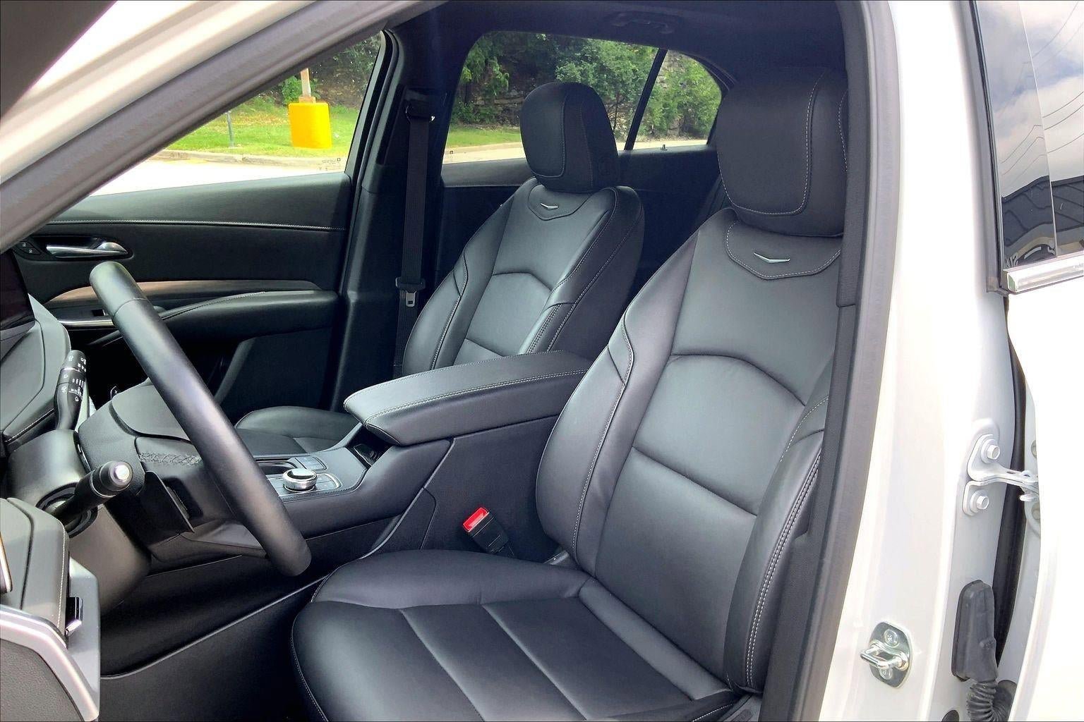 Used 2025 Cadillac XT4 Premium Luxury FWD image 23