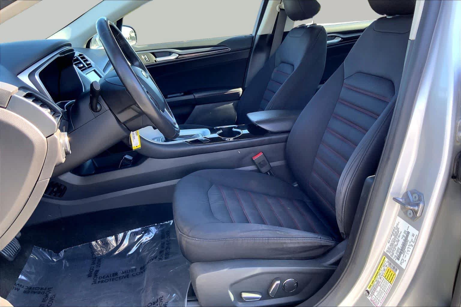 Used 2015 Ford Fusion SE FWD image 7