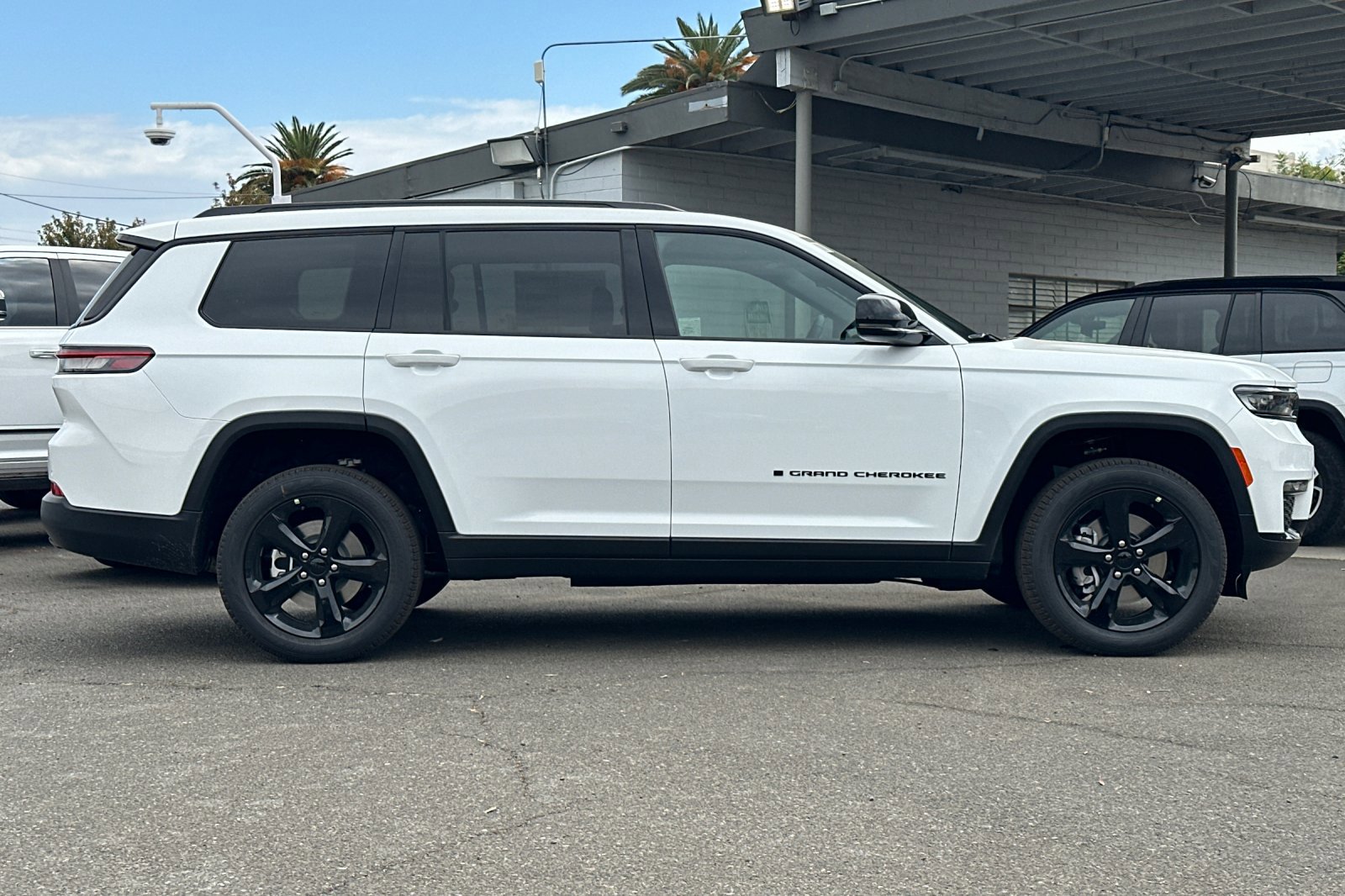 New 2025 Jeep Grand Cherokee L Limited w/ Black Appearance Package image 2
