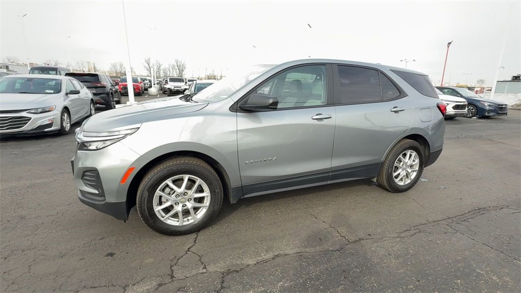 Used 2023 Chevrolet Equinox LS image 4