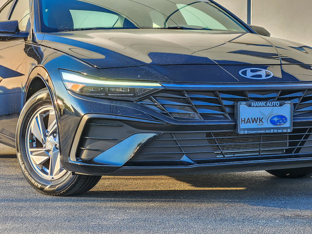 Used 2024 Hyundai Elantra SE FWD image 2