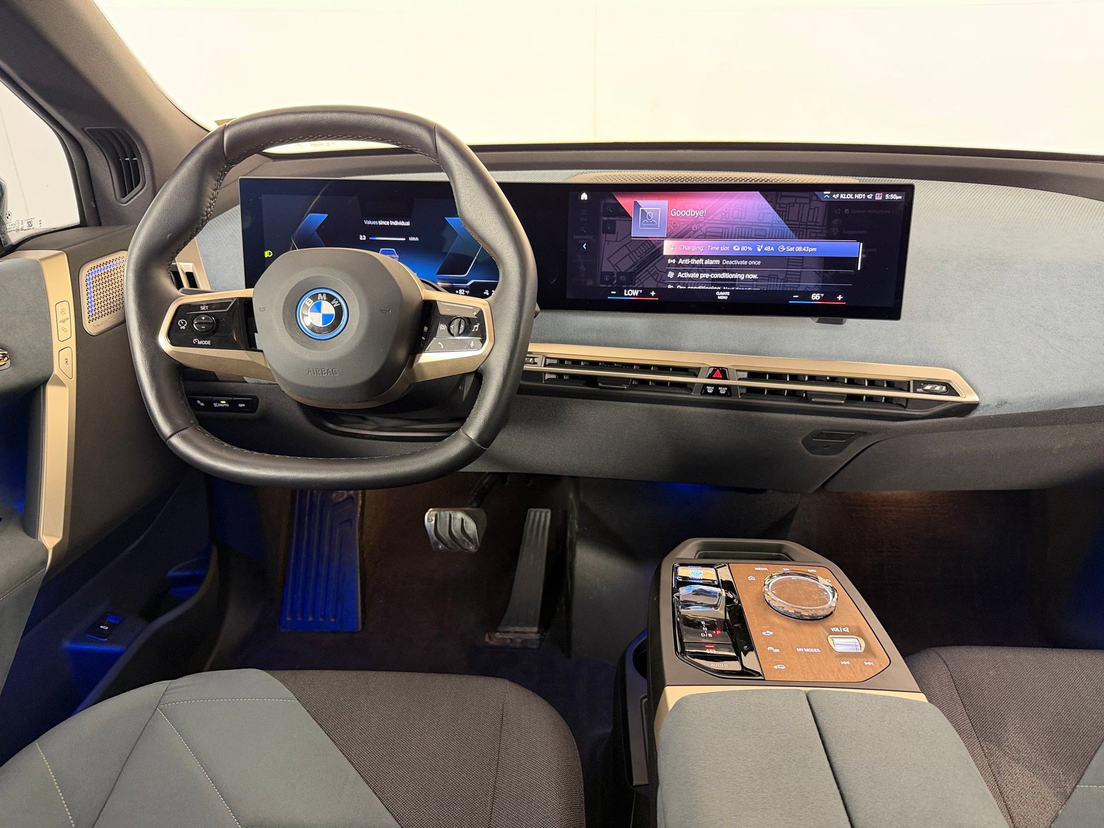 Certified 2023 BMW iX xDrive50 w/ Premium Package AWD/4WD image 33