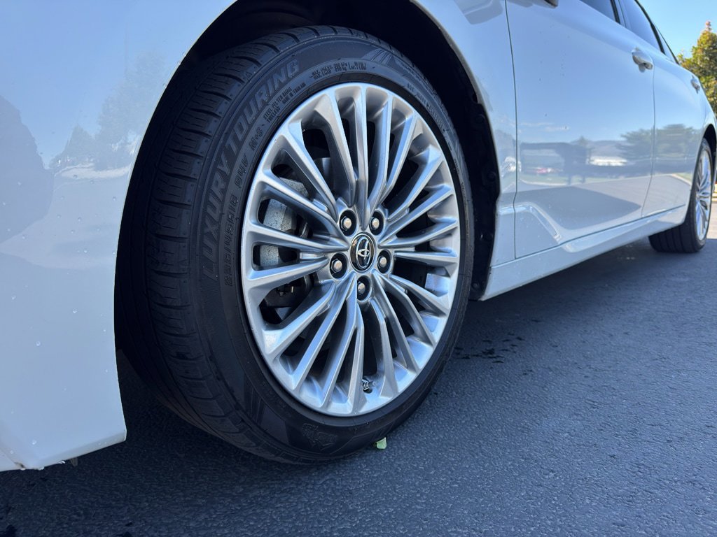 Used 2019 Toyota Avalon Limited w/ Advanced Safety Package FWD image 17