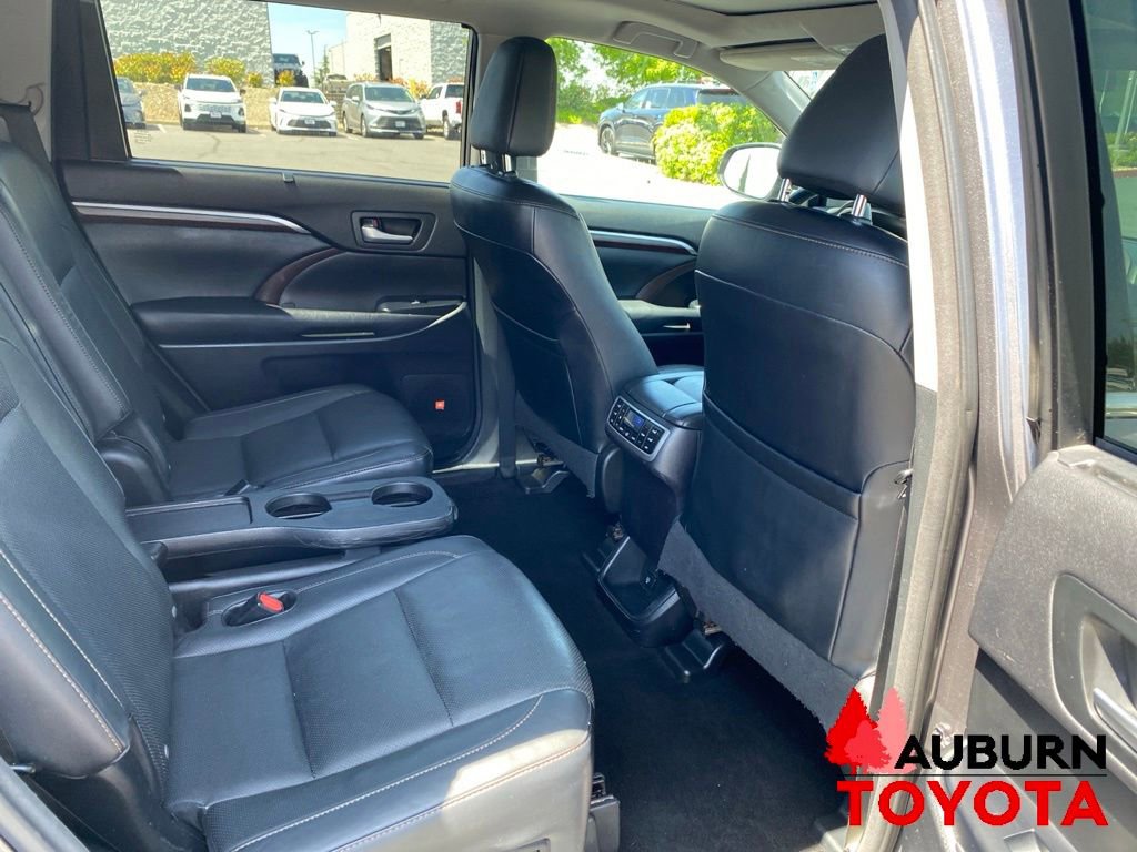 Used 2015 Toyota Highlander Limited Platinum AWD/4WD image 22