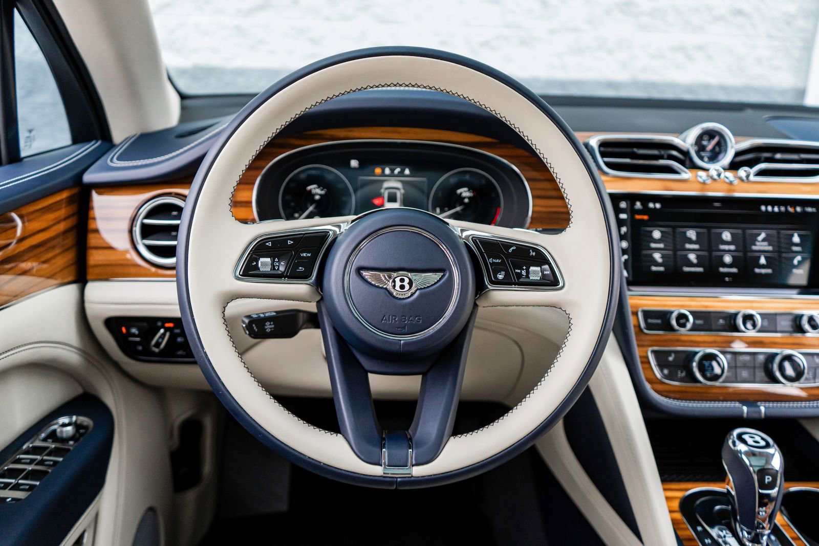 Certified 2022 Bentley Bentayga image 29