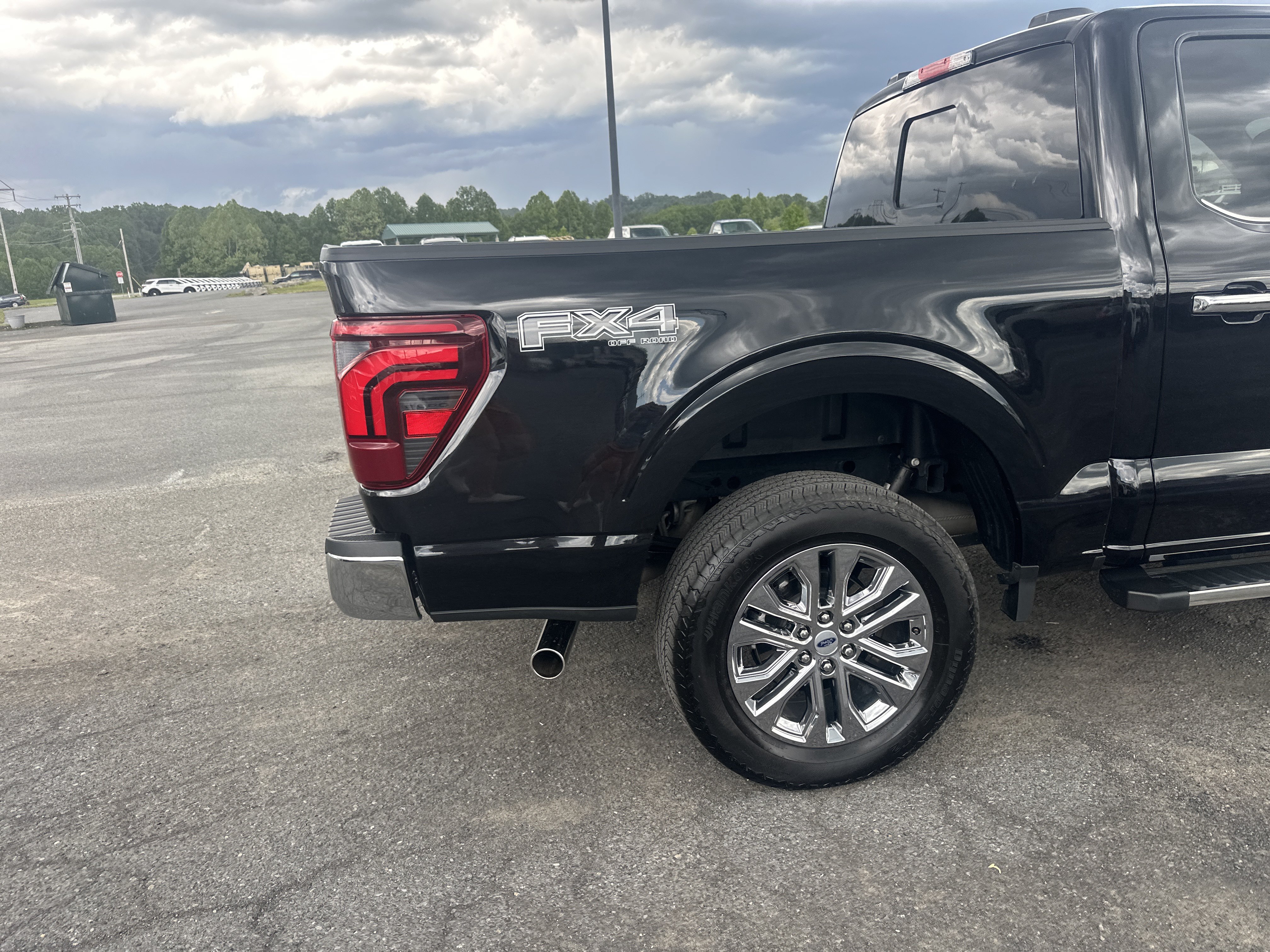 Used 2025 Ford F150 Lariat w/ Equipment Group 501A Mid AWD/4WD image 9