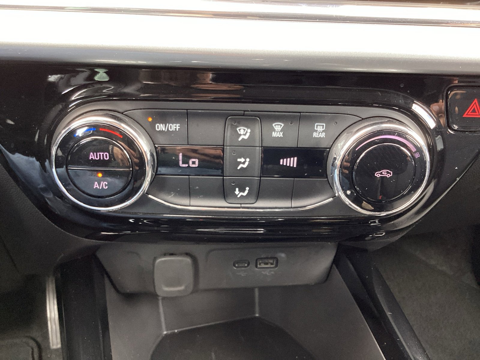 Used 2025 Chevrolet Trax LT FWD image 21