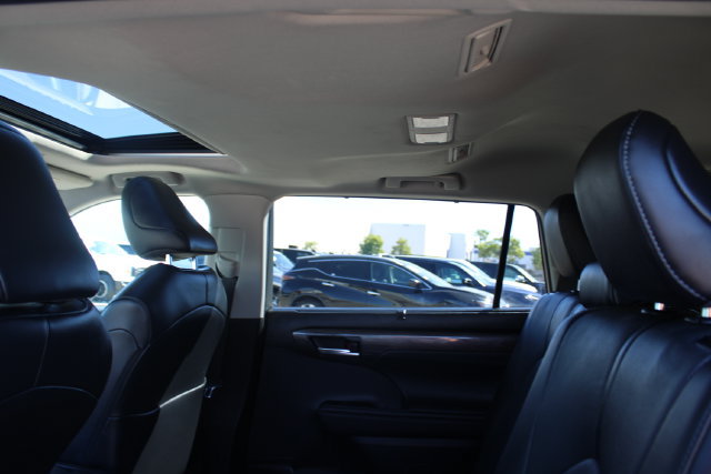 Used 2023 Toyota Highlander Limited FWD image 38
