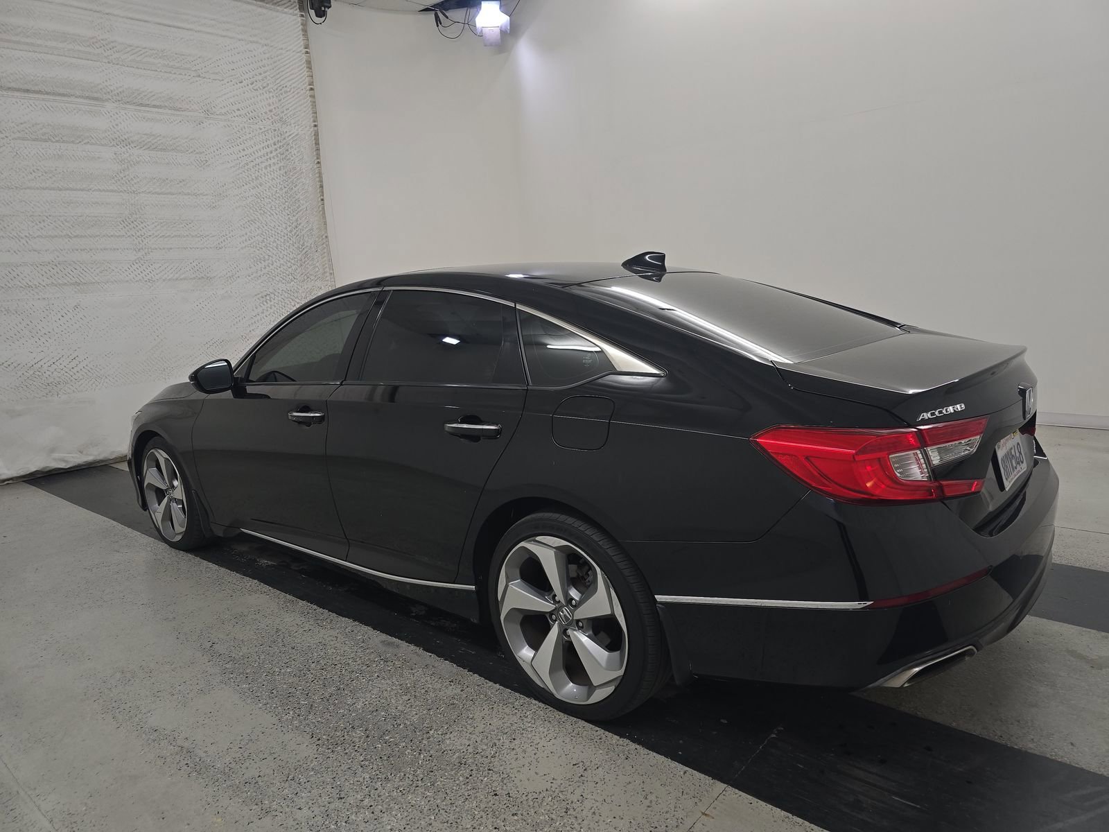Used 2018 Honda Accord Touring image 6