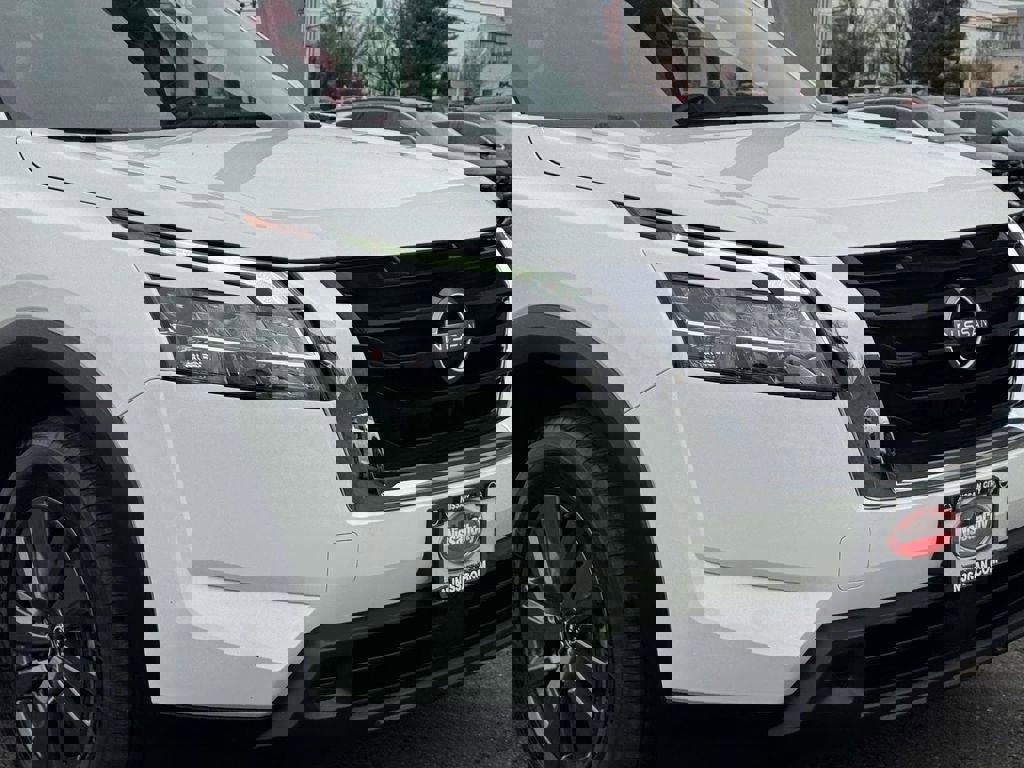 Used 2022 Nissan Pathfinder SV image 8