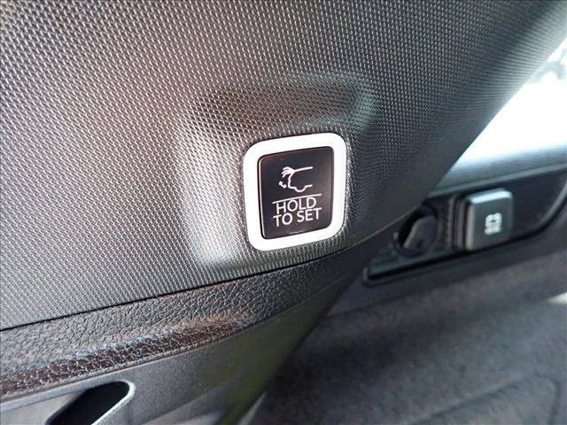 Used 2023 Jeep Grand Cherokee Summit w/ Advanced Protech Group IV AWD/4WD image 9