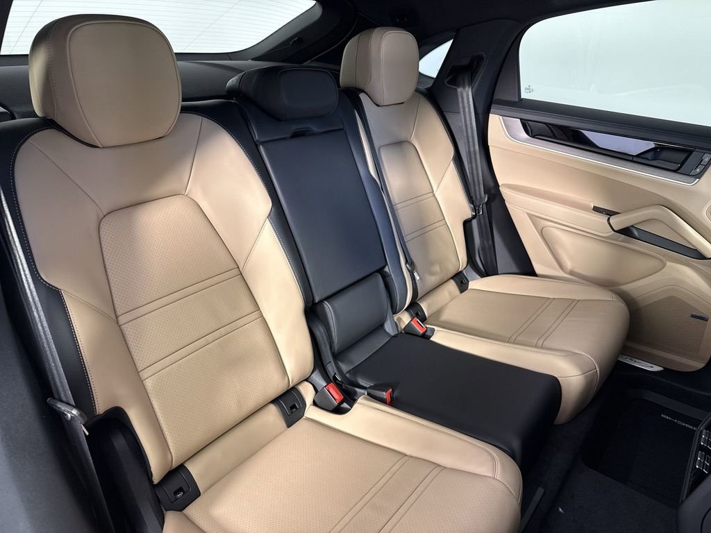 New 2026 Porsche Cayenne image 23