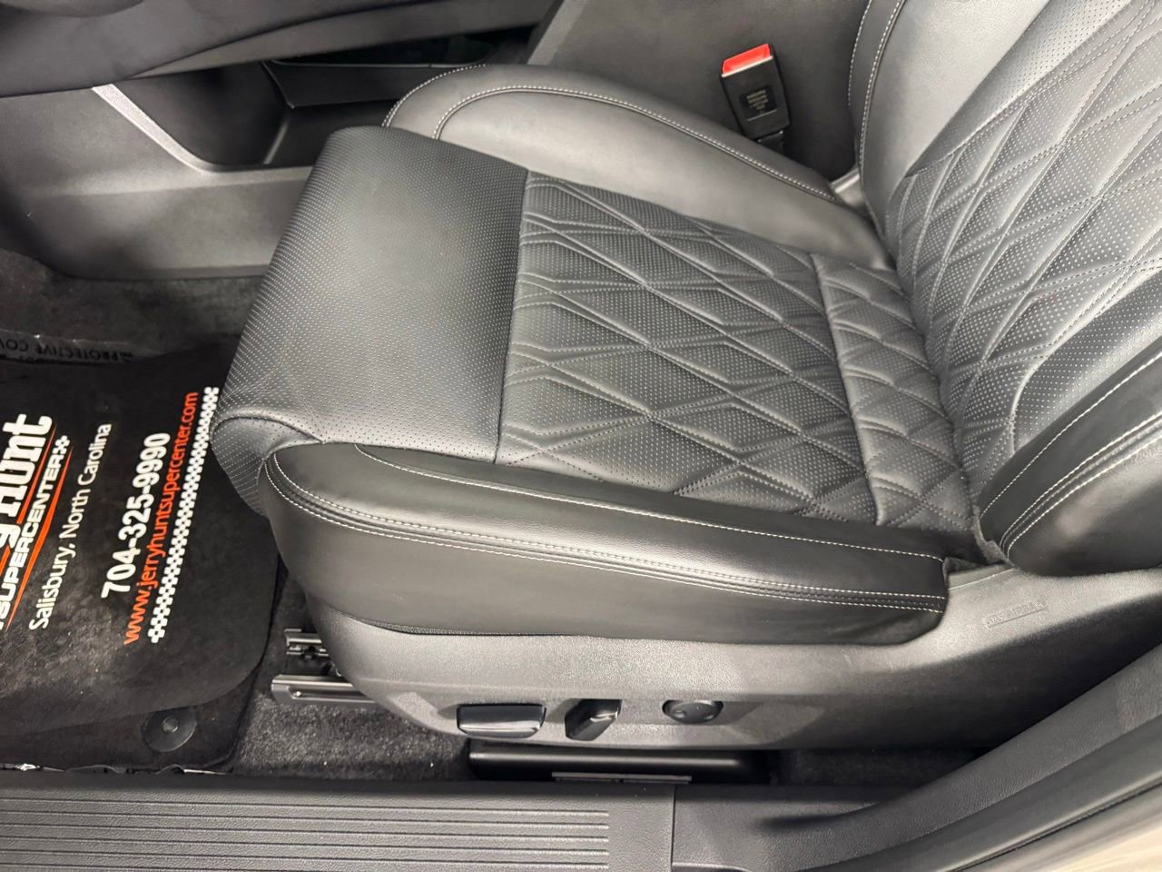 Used 2025 Nissan Rogue Platinum image 13