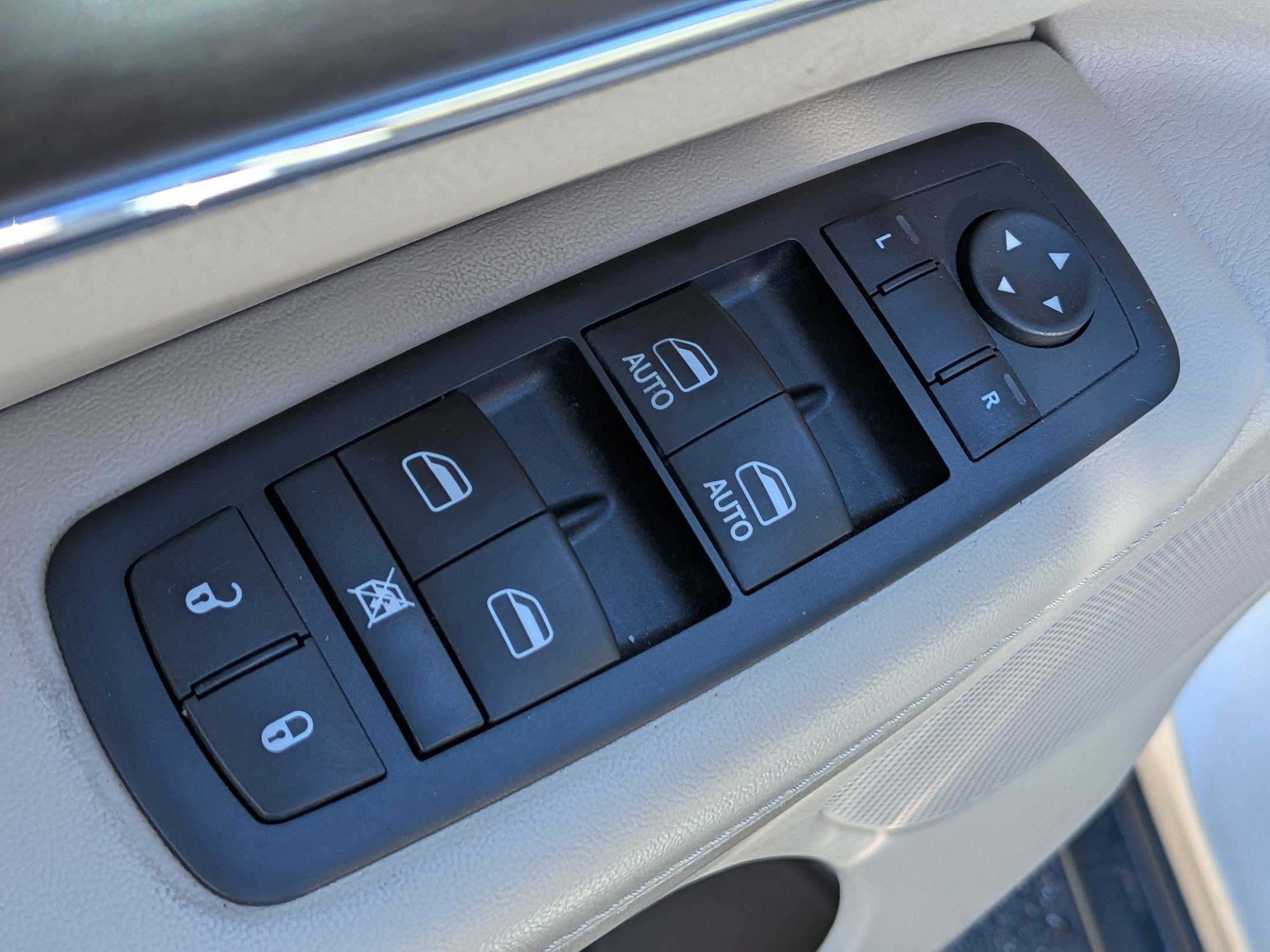 Used 2015 Jeep Grand Cherokee Limited w/ Luxury Group II AWD/4WD image 13