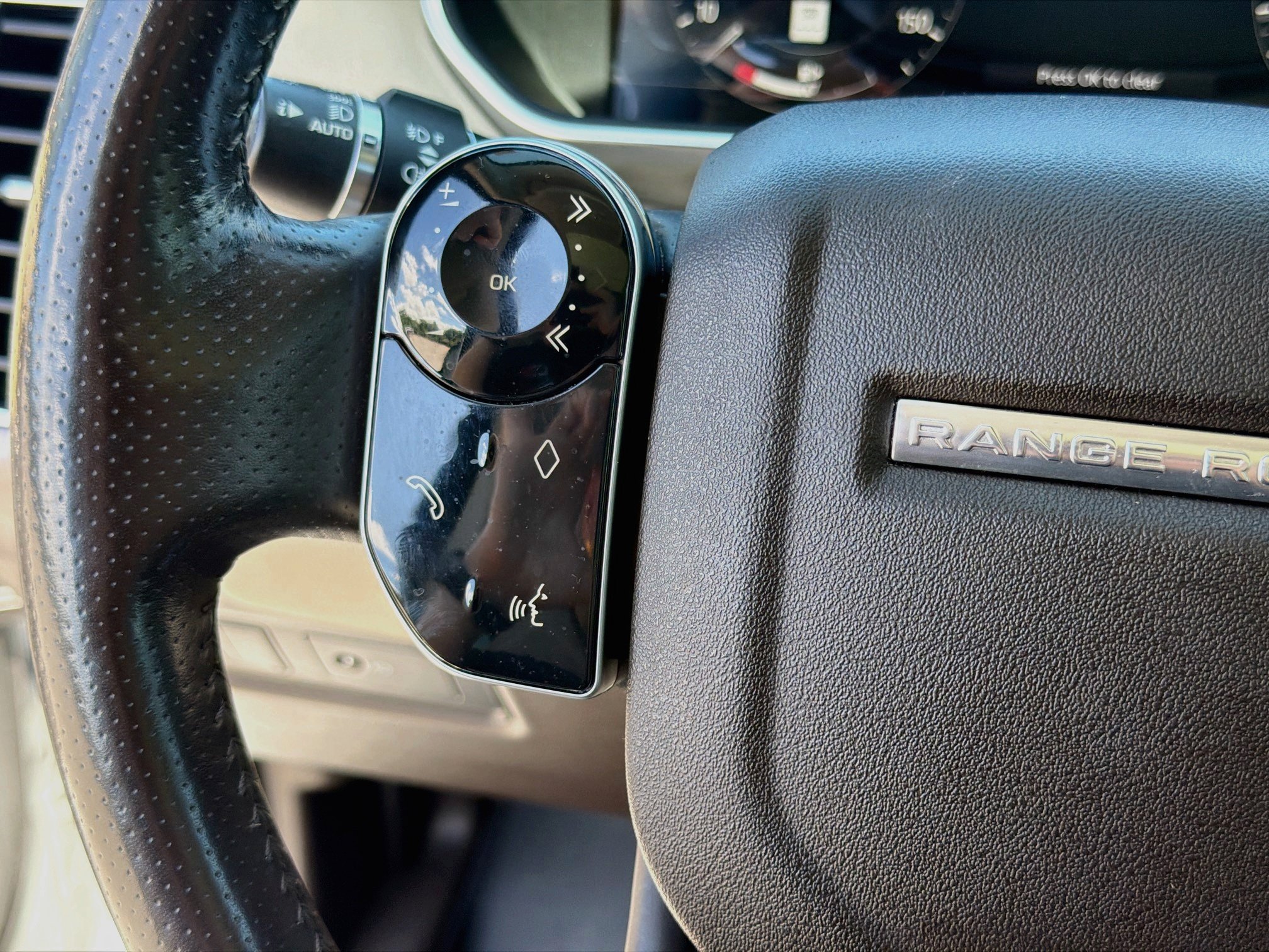 Used 2019 Land Rover Range Rover Sport HSE AWD/4WD image 36