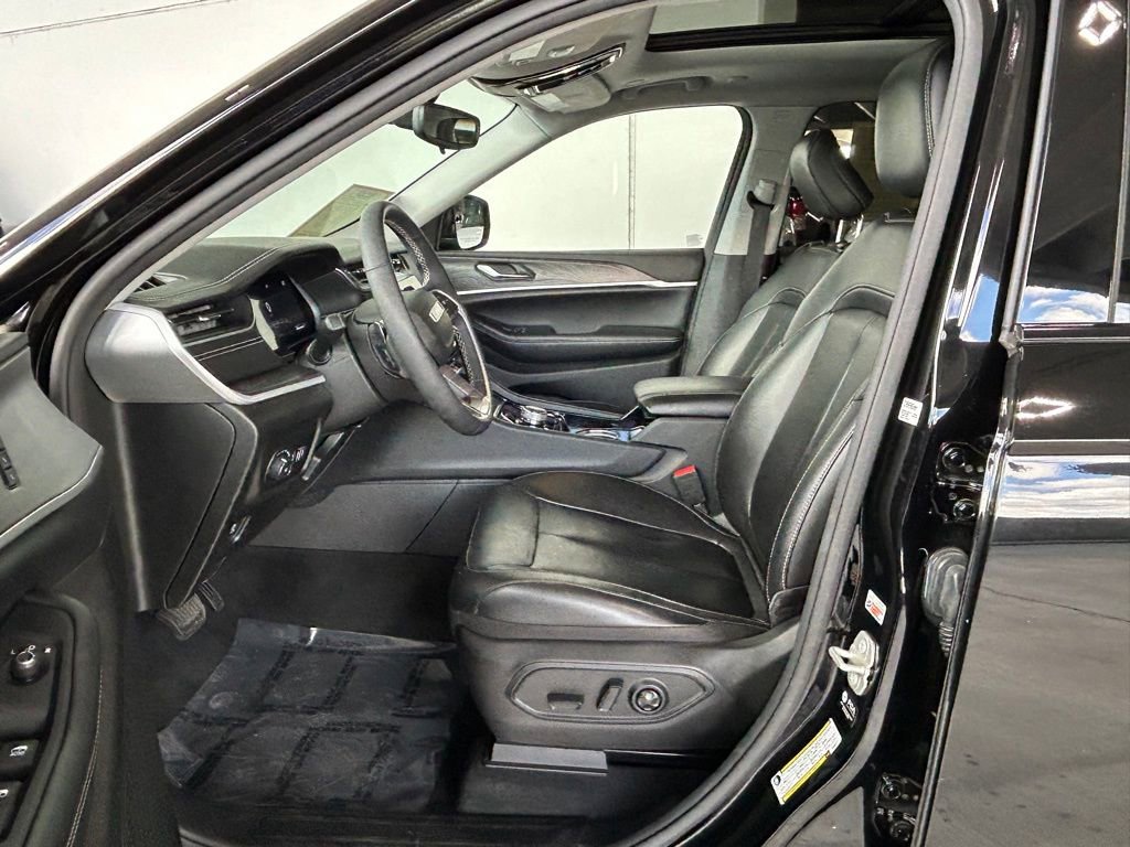 Used 2023 Jeep Grand Cherokee L Limited image 7