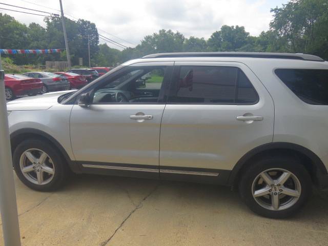 Used 2017 Ford Explorer XLT AWD/4WD image 4