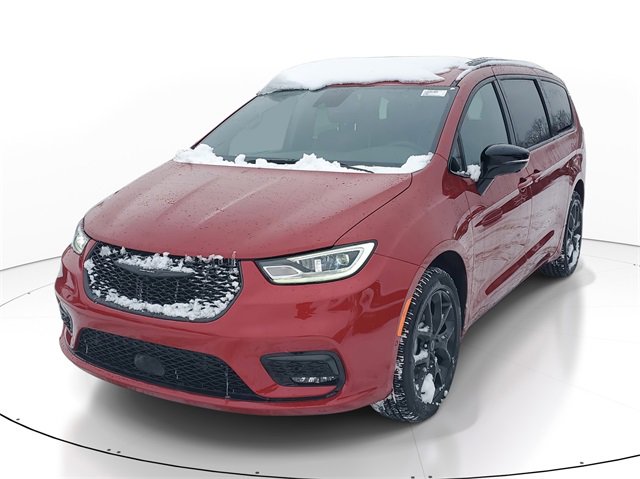 New 2026 Chrysler Pacifica Limited w/ Uconnect Theater Family Group image 2