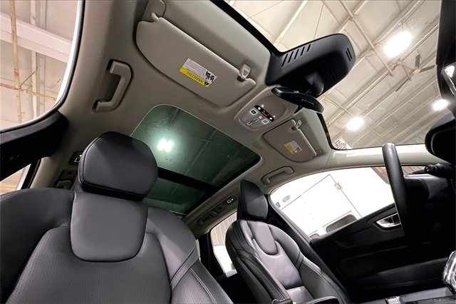 Certified 2023 Volvo XC60 B5 Ultimate w/ Climate Package image 23
