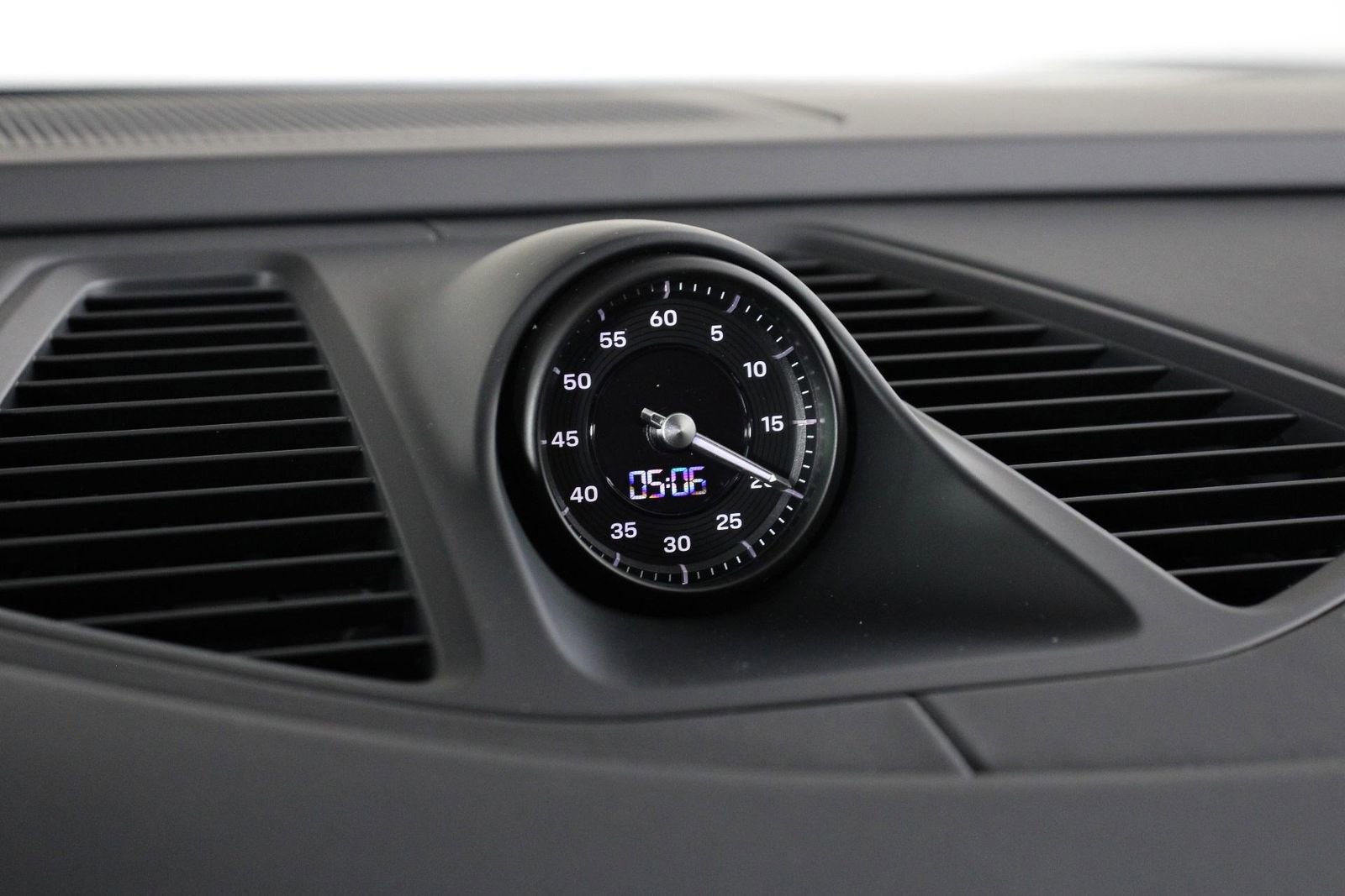 New 2026 Porsche Macan 4S Electric image 16