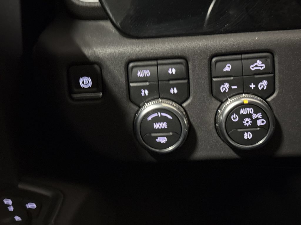 Used 2022 GMC Sierra 1500 SLT w/ SLT Premium Plus Package AWD/4WD image 19