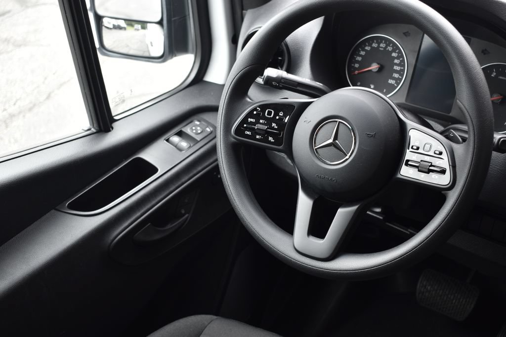 Used 2024 Mercedes-Benz Sprinter 2500 image 7