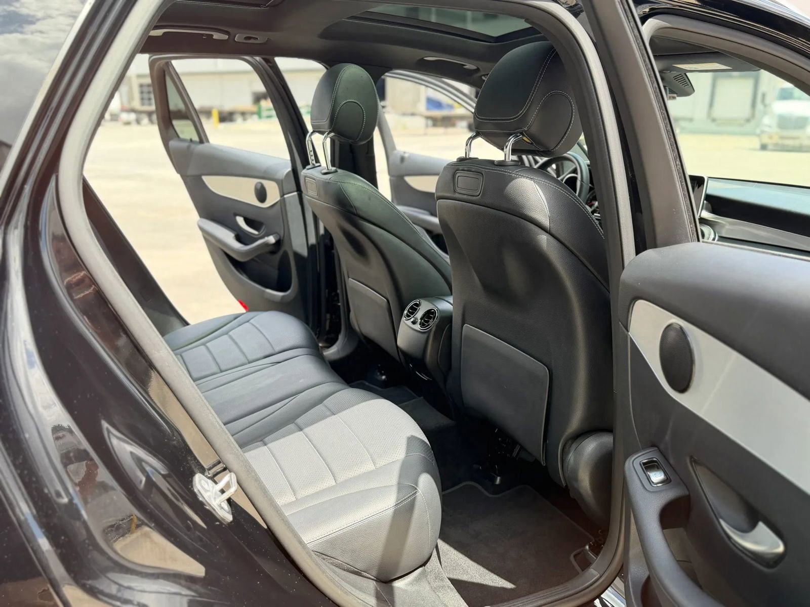 Used 2019 Mercedes-Benz GLC 300 w/ Premium Package image 23